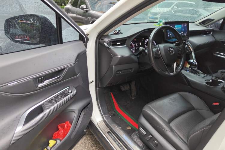 Used Toyota Venza 2022 2.0L CVT Two-Wheel Drive Prestige Edition Driver Seat