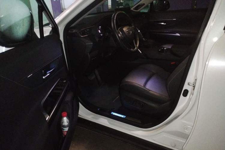 Used Toyota Venza 2022 2.0L CVT Two-Wheel Drive Prestige Edition Driver Seat