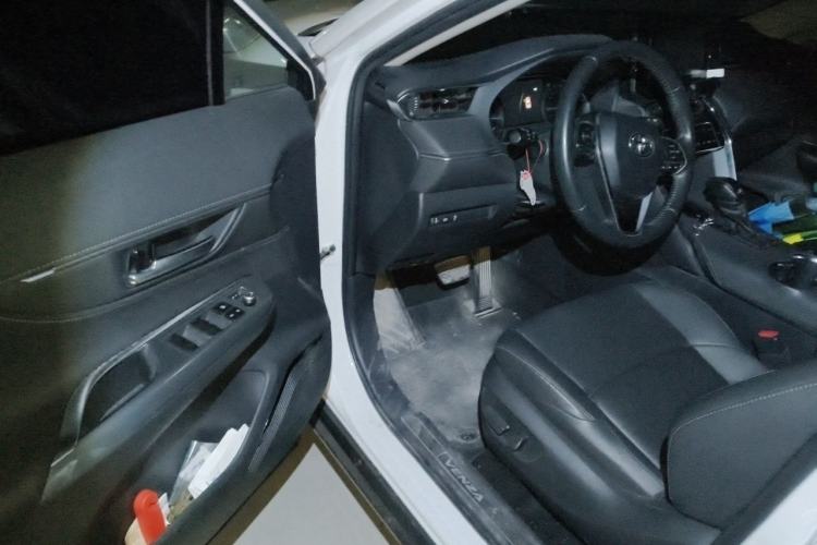 Used Toyota Venza 2022 2.0L CVT Two-Wheel Drive Luxury Edition Driver Seat