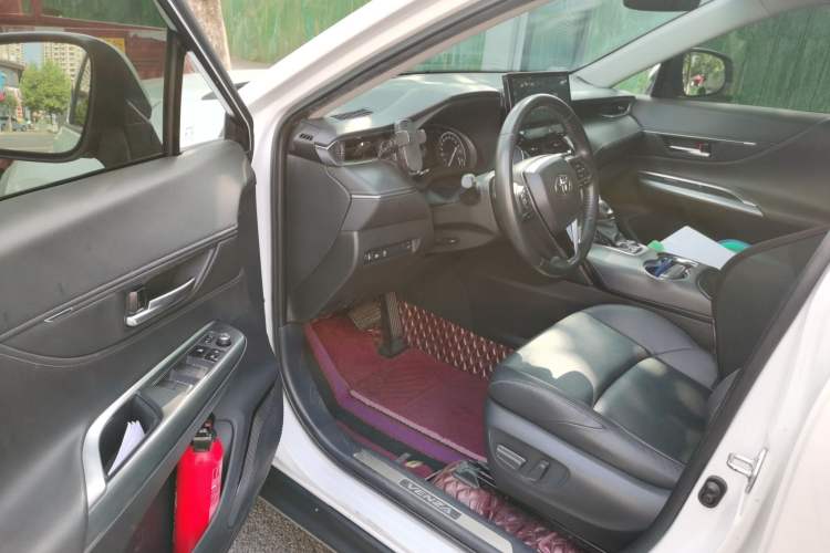 Used Toyota Venza 2022 2.0L CVT Two-Wheel Drive Luxury Edition Driver Seat