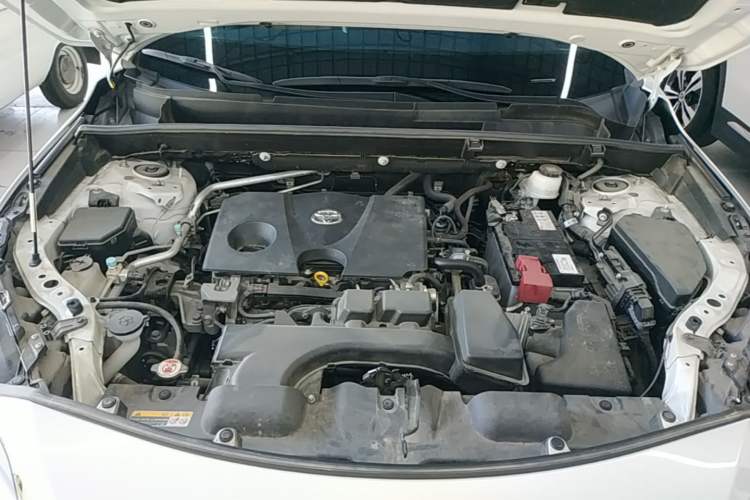 Used Toyota Venza 2022 2.0L CVT Two-Wheel Drive Prestige Edition Engine Bay