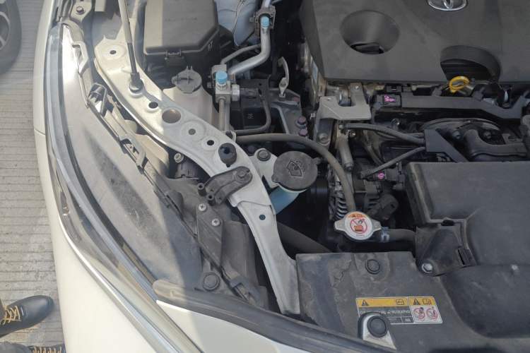 Used Toyota Venza 2022 2.0L CVT Two-Wheel Drive Prestige Edition Engine Bay Right