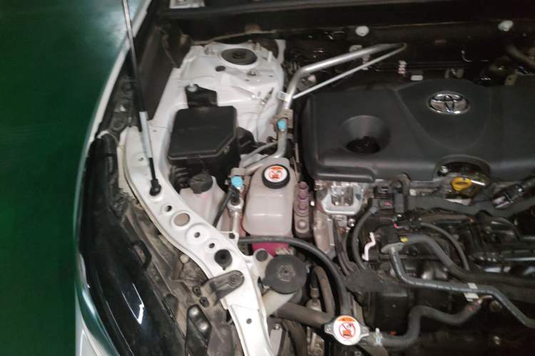 Used Toyota Venza 2022 Dual-Engine 2.5L CVT Two-Wheel Drive Prestige Edition Engine Bay Right