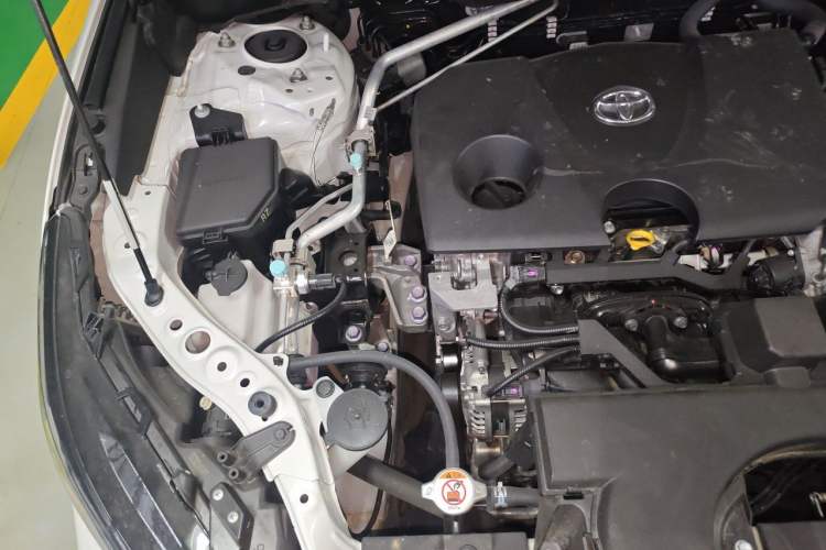 Used Toyota Venza 2022 2.0L CVT Two-Wheel Drive Prestige Edition Engine Bay Right