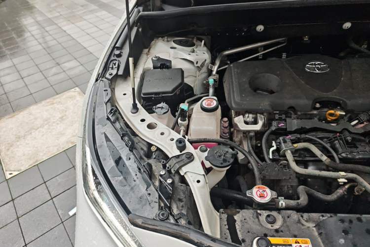 Used Toyota Venza 2022 Dual-Engine 2.5L CVT Two-Wheel Drive Prestige Edition Engine Bay Right
