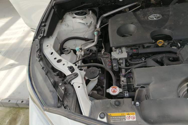 Used Toyota Venza 2022 2.0L CVT Two-Wheel Drive Luxury Edition Engine Bay Right