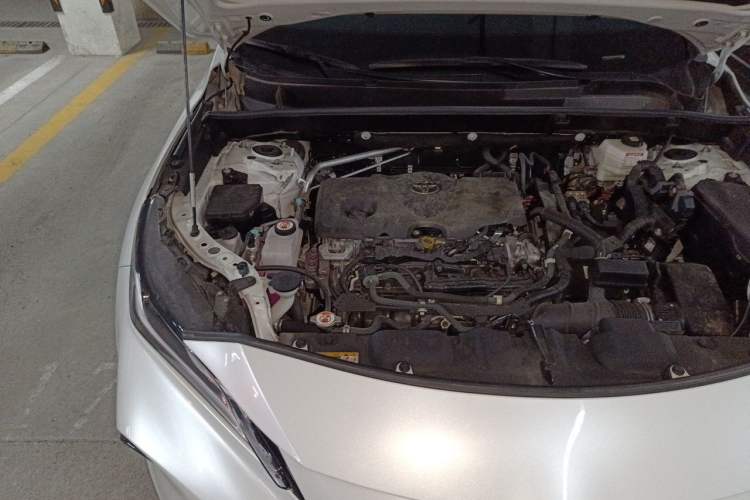 Used Toyota Venza 2022 Dual-Engine 2.5L CVT Two-Wheel Drive Prestige Edition Engine Bay Right