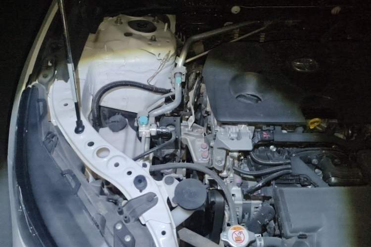 Used Toyota Venza 2022 2.0L CVT Two-Wheel Drive Luxury Edition Engine Bay Right