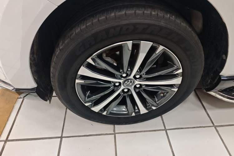Used Toyota Venza 2022 2.0L CVT Two-Wheel Drive Luxury Edition Exterior 2