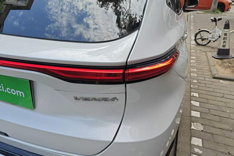 Used Toyota Venza 2022 2.0L CVT Two-Wheel Drive Prestige Edition Exterior 3
