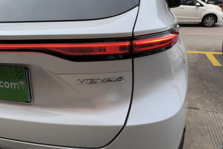 Used Toyota Venza 2022 2.0L CVT Two-Wheel Drive Prestige Edition Exterior 3