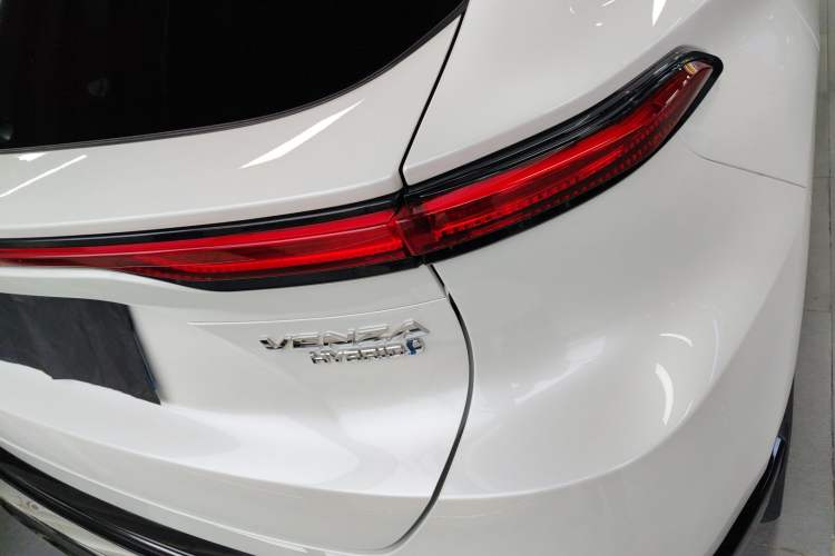 Used Toyota Venza 2022 Dual-Engine 2.5L CVT Two-Wheel Drive Luxury Edition Exterior 3