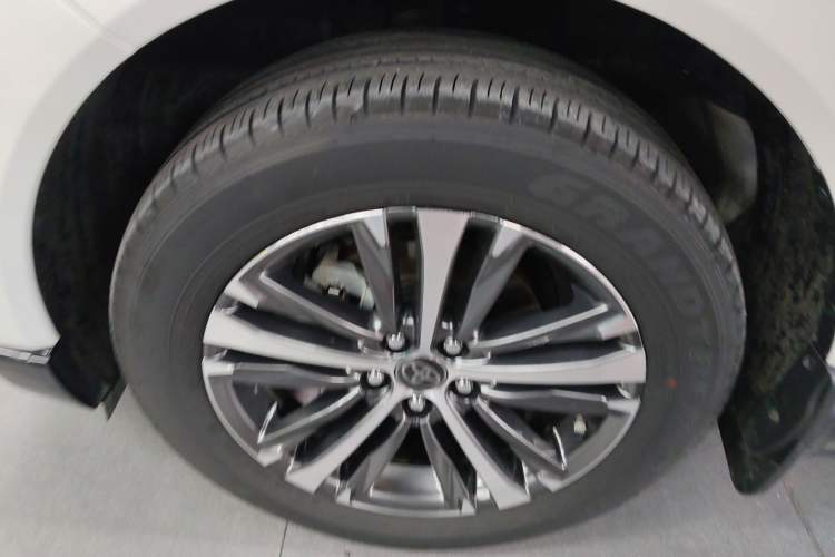 Used Toyota Venza 2022 Dual-Engine 2.5L CVT Two-Wheel Drive Luxury Edition Exterior 4