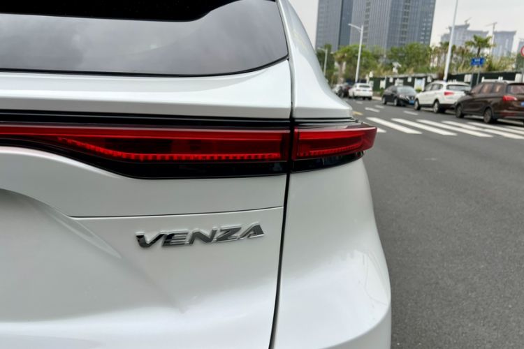 Used Toyota Venza 2022 2.0L CVT Two-Wheel Drive Prestige Edition Exterior 7