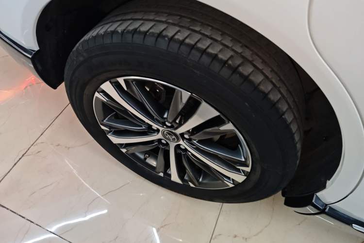 Used Toyota Venza 2022 Dual-Engine 2.5L CVT Two-Wheel Drive Luxury Edition Exterior 8