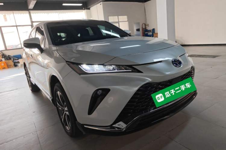 Used Toyota Venza 2022 Dual-Engine 2.5L CVT Two-Wheel Drive Luxury Edition Front Right 45 Deg