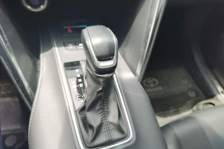 Used Toyota Venza 2022 2.0L CVT Two-Wheel Drive Luxury Edition Gear Lever