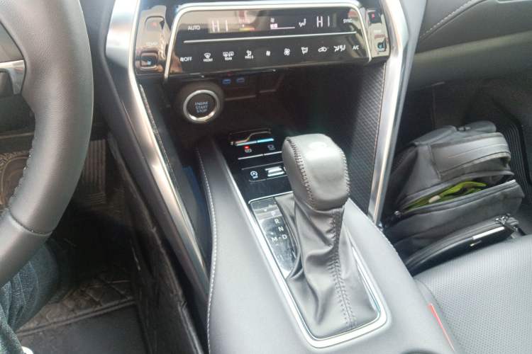 Used Toyota Venza 2022 2.0L CVT Two-Wheel Drive Prestige Edition Gear Lever