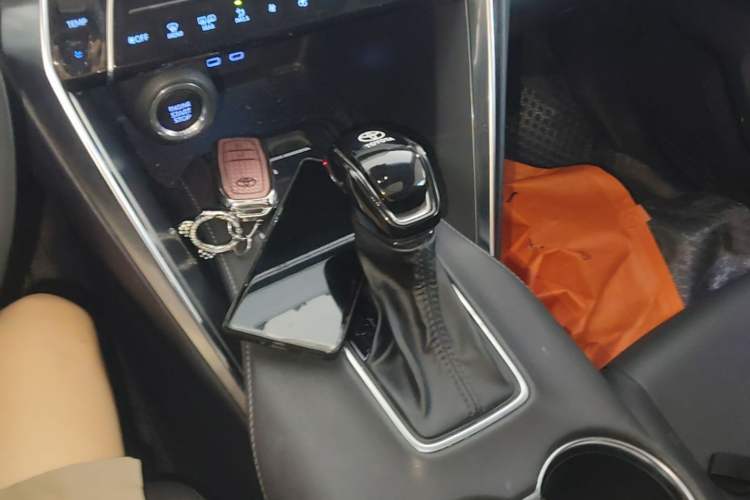 Used Toyota Venza 2022 2.0L CVT Two-Wheel Drive Prestige Edition Gear Lever