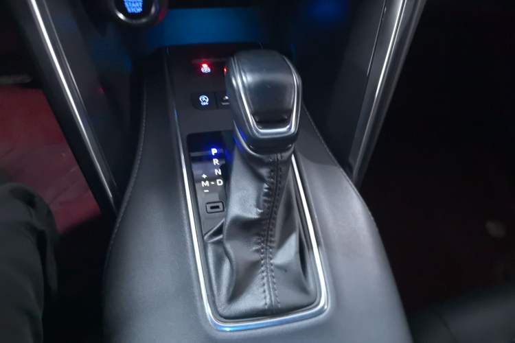 Used Toyota Venza 2022 2.0L CVT Two-Wheel Drive Luxury Edition Gear Lever