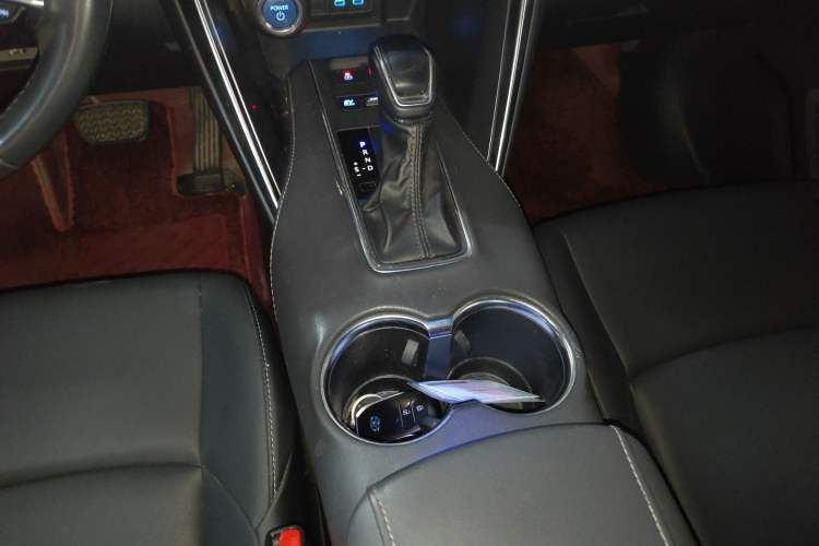 Used Toyota Venza 2022 Dual-Engine 2.5L CVT Two-Wheel Drive Luxury Edition Gear Lever