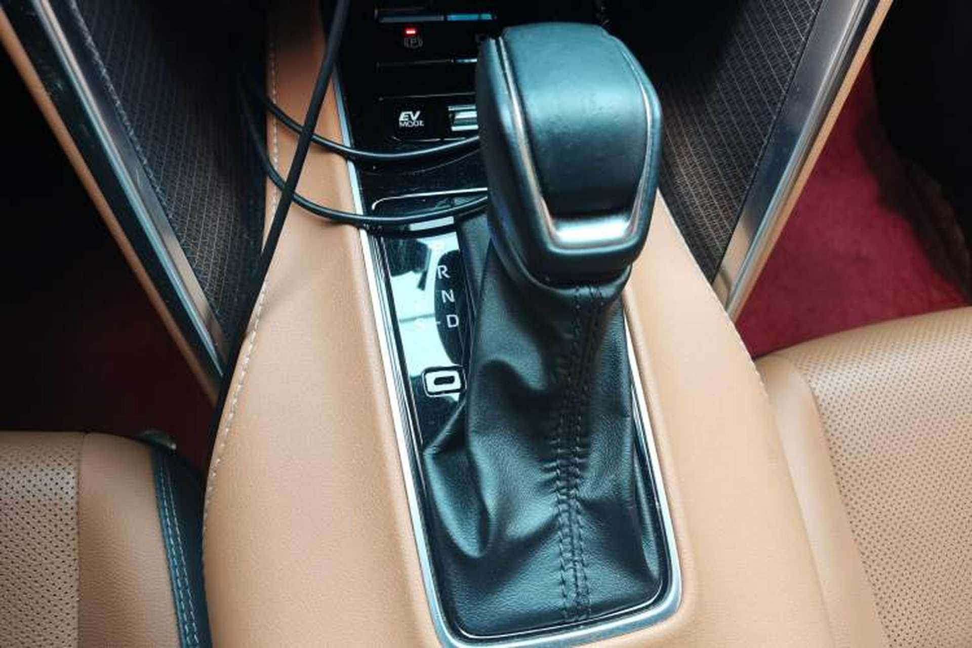 Used Toyota Venza 2022 Dual-Engine 2.5L CVT Two-Wheel Drive Prestige Edition Gear Lever