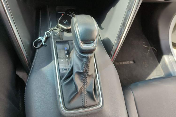 Used Toyota Venza 2022 2.0L CVT Two-Wheel Drive Luxury Edition Gear Lever