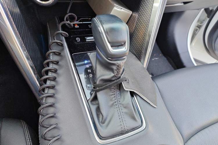 Used Toyota Venza 2022 2.0L CVT Two-Wheel Drive Prestige Edition Gear Lever