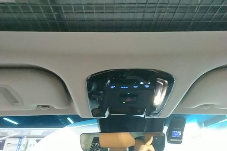 Used Toyota Venza 2022 2.0L CVT Two-Wheel Drive Prestige Edition Headliner