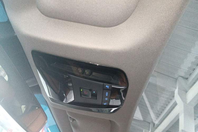 Used Toyota Venza 2022 2.0L CVT Two-Wheel Drive Prestige Edition Headliner