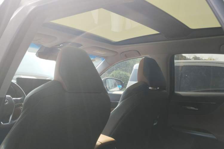 Used Toyota Venza 2022 2.0L CVT Four-Wheel Drive Supreme Edition Headliner