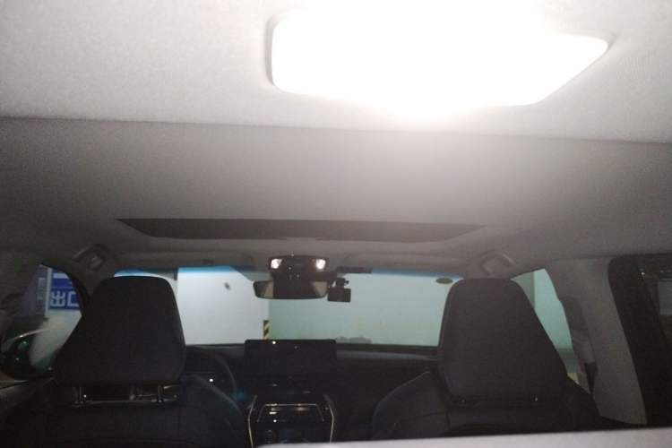 Used Toyota Venza 2022 2.0L CVT Two-Wheel Drive Prestige Edition Headliner