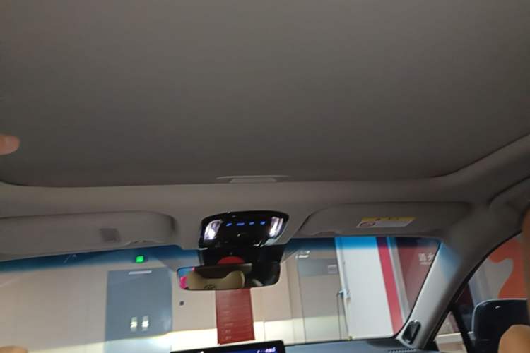 Used Toyota Venza 2022 2.0L CVT Two-Wheel Drive Prestige Edition Headliner