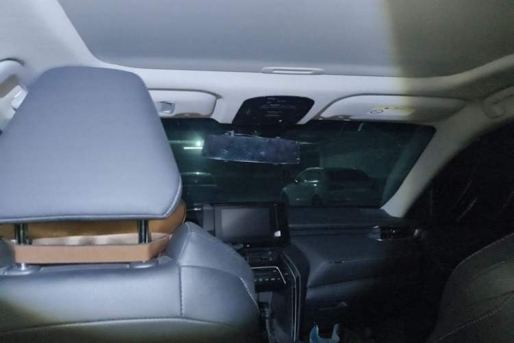Used Toyota Venza 2022 2.0L CVT Two-Wheel Drive Luxury Edition Headliner