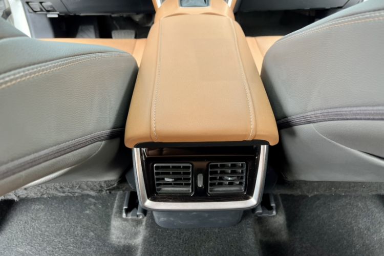 Used Toyota Venza 2022 2.0L CVT Two-Wheel Drive Prestige Edition Interior 1