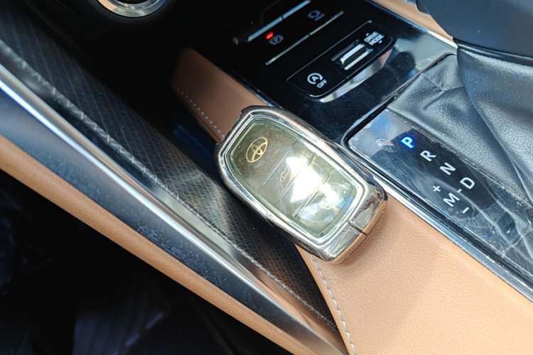 Used Toyota Venza 2022 2.0L CVT Two-Wheel Drive Prestige Edition Interior 1