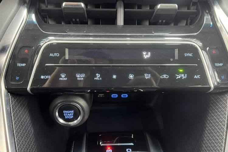 Used Toyota Venza 2022 2.0L CVT Four-Wheel Drive Supreme Edition Interior 10