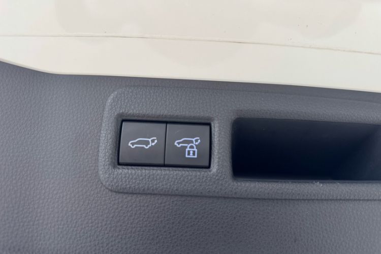 Used Toyota Venza 2022 2.0L CVT Two-Wheel Drive Prestige Edition Interior 10
