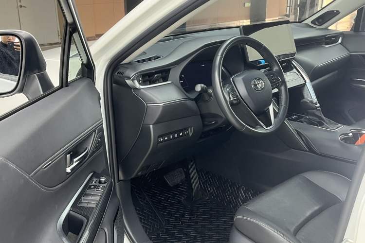 Used Toyota Venza 2022 2.0L CVT Four-Wheel Drive Supreme Edition Interior 13