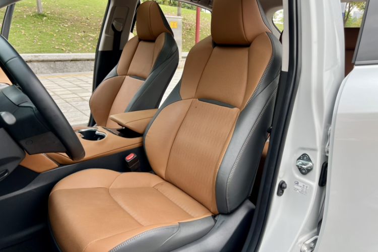Used Toyota Venza 2022 2.0L CVT Two-Wheel Drive Prestige Edition Interior 15