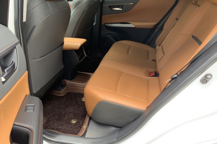 Used Toyota Venza 2022 2.0L CVT Two-Wheel Drive Prestige Edition Interior 2