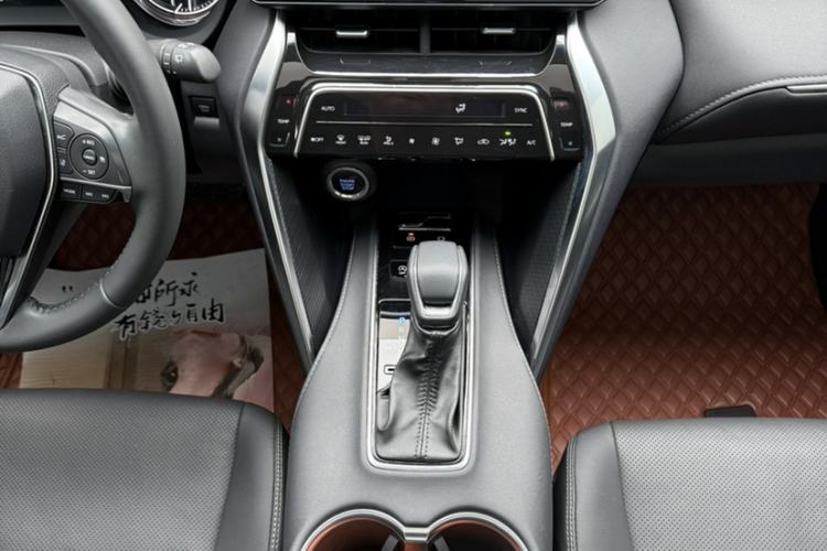 Used Toyota Venza 2022 2.0L CVT Two-Wheel Drive Prestige Edition Interior 2