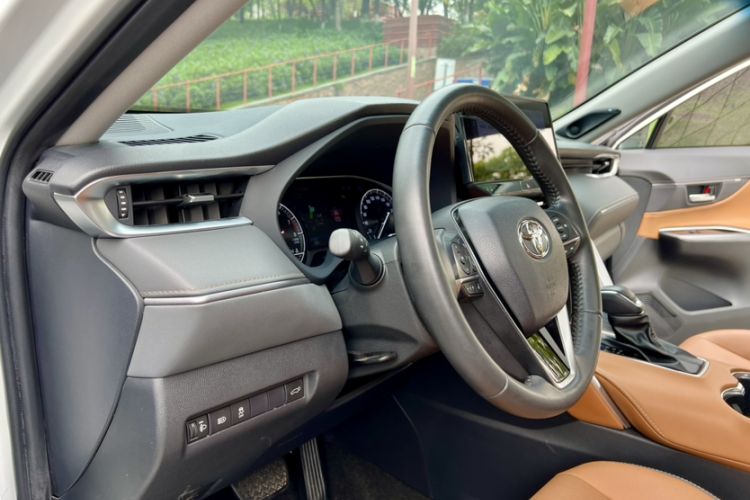 Used Toyota Venza 2022 2.0L CVT Two-Wheel Drive Prestige Edition Interior 3