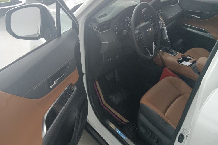 Used Toyota Venza 2022 2.0L CVT Two-Wheel Drive Prestige Edition Interior 3