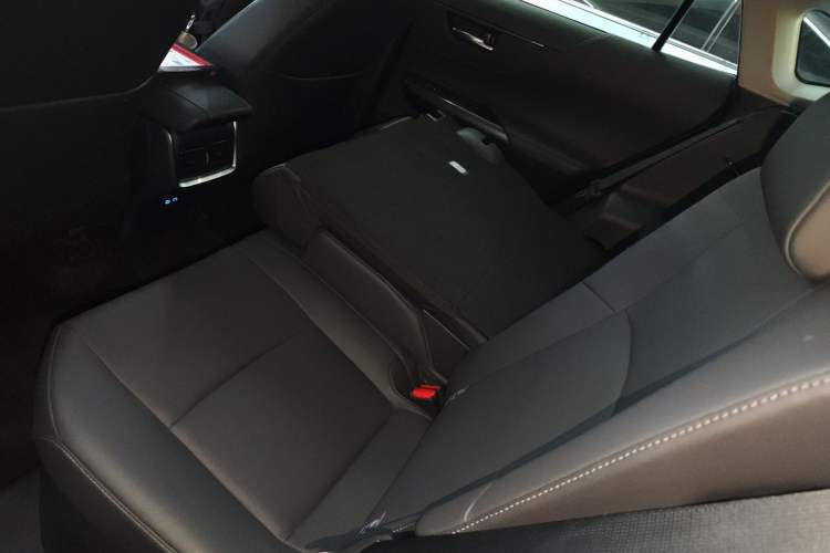 Used Toyota Venza 2022 Dual-Engine 2.5L CVT Two-Wheel Drive Luxury Edition Interior 4