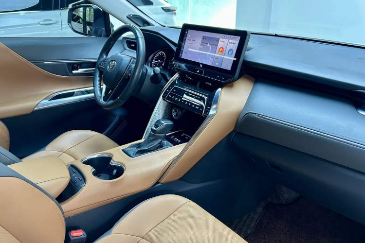 Used Toyota Venza 2022 2.0L CVT Two-Wheel Drive Prestige Edition Interior 4