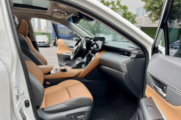 Used Toyota Venza 2022 2.0L CVT Two-Wheel Drive Prestige Edition Interior 5