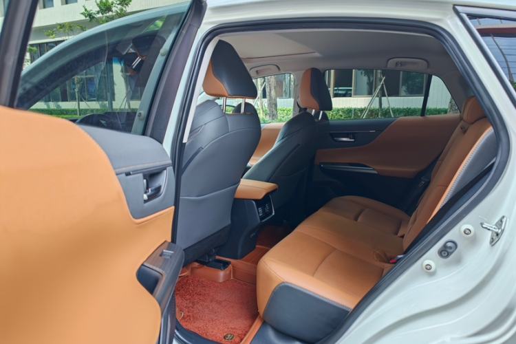 Used Toyota Venza 2022 2.0L CVT Two-Wheel Drive Prestige Edition Interior 5