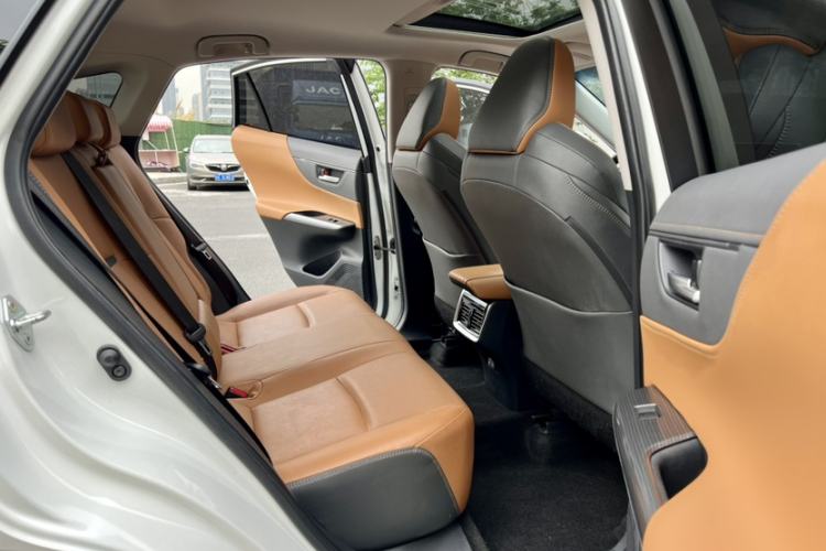 Used Toyota Venza 2022 2.0L CVT Two-Wheel Drive Prestige Edition Interior 6