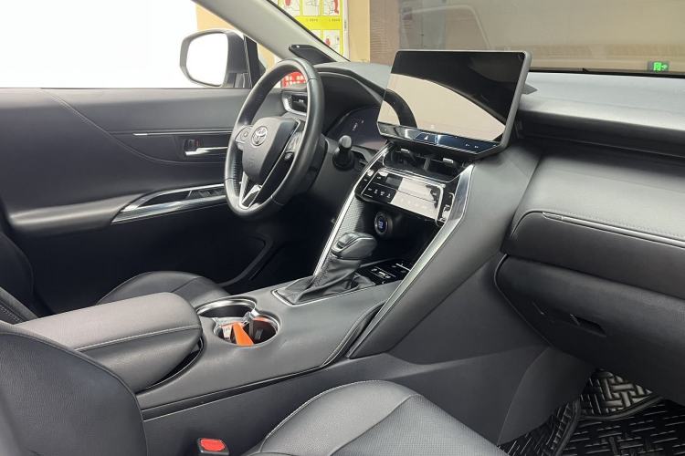Used Toyota Venza 2022 2.0L CVT Four-Wheel Drive Supreme Edition Interior 7